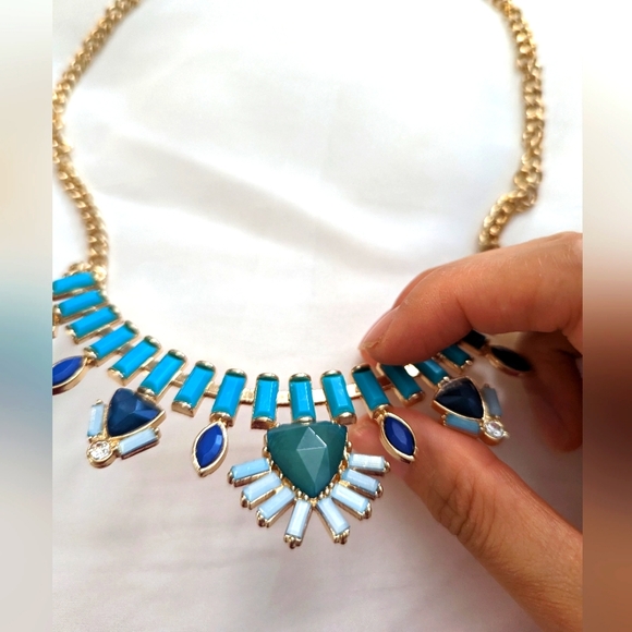 Turquoise/gold necklace - Picture 2 of 3